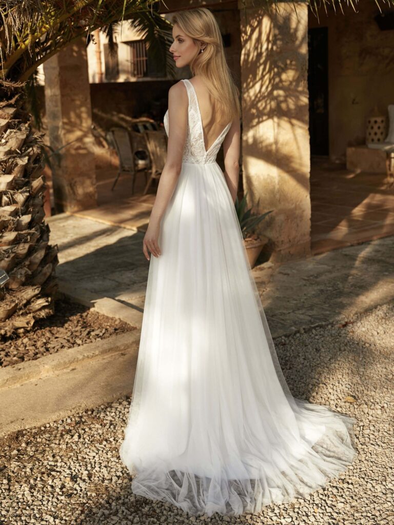 bianco-evento-bridal-dress-monica-_2_-scaled.jpg