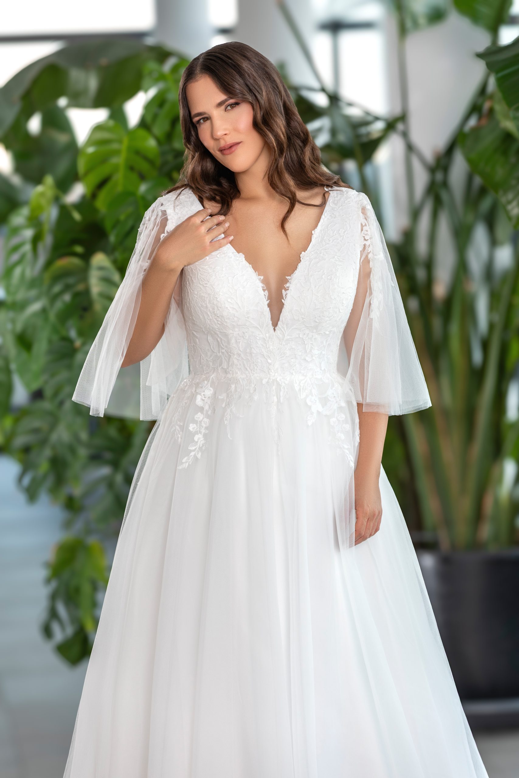 Curvy Braut im Brautkleid